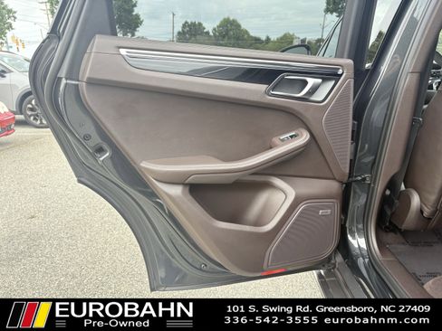 Used 2021 Porsche Macan S image 12