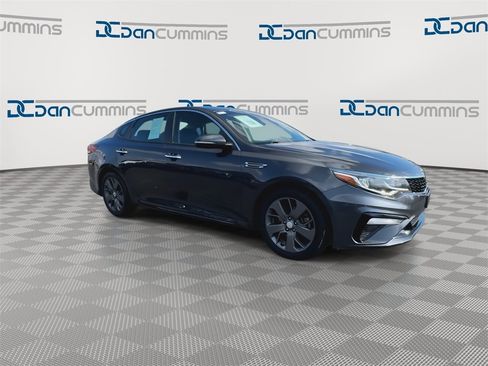 Used 2019 Kia Optima S image 2