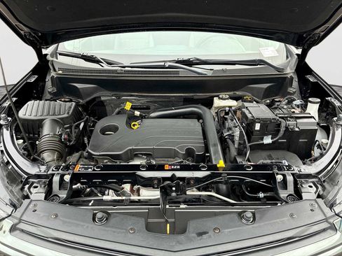 Used 2024 Chevrolet Equinox LS w/ LS Convenience Package image 29