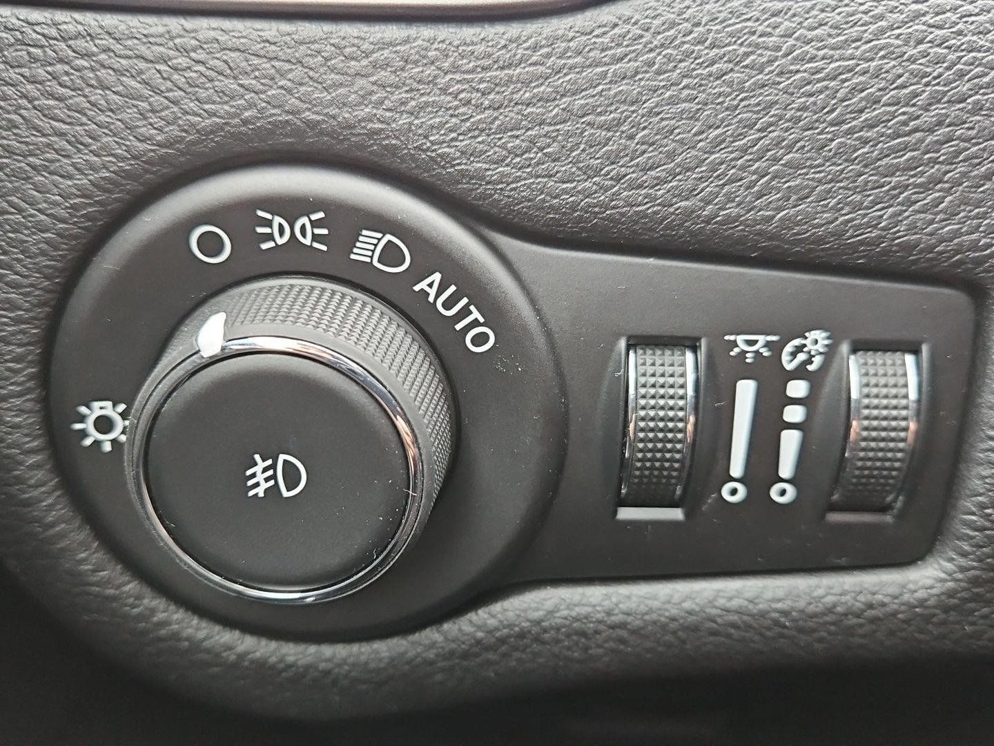 Used 2019 Jeep Cherokee Limited AWD/4WD image 26