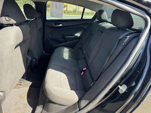 Used 2019 Chevrolet Cruze LT image 10