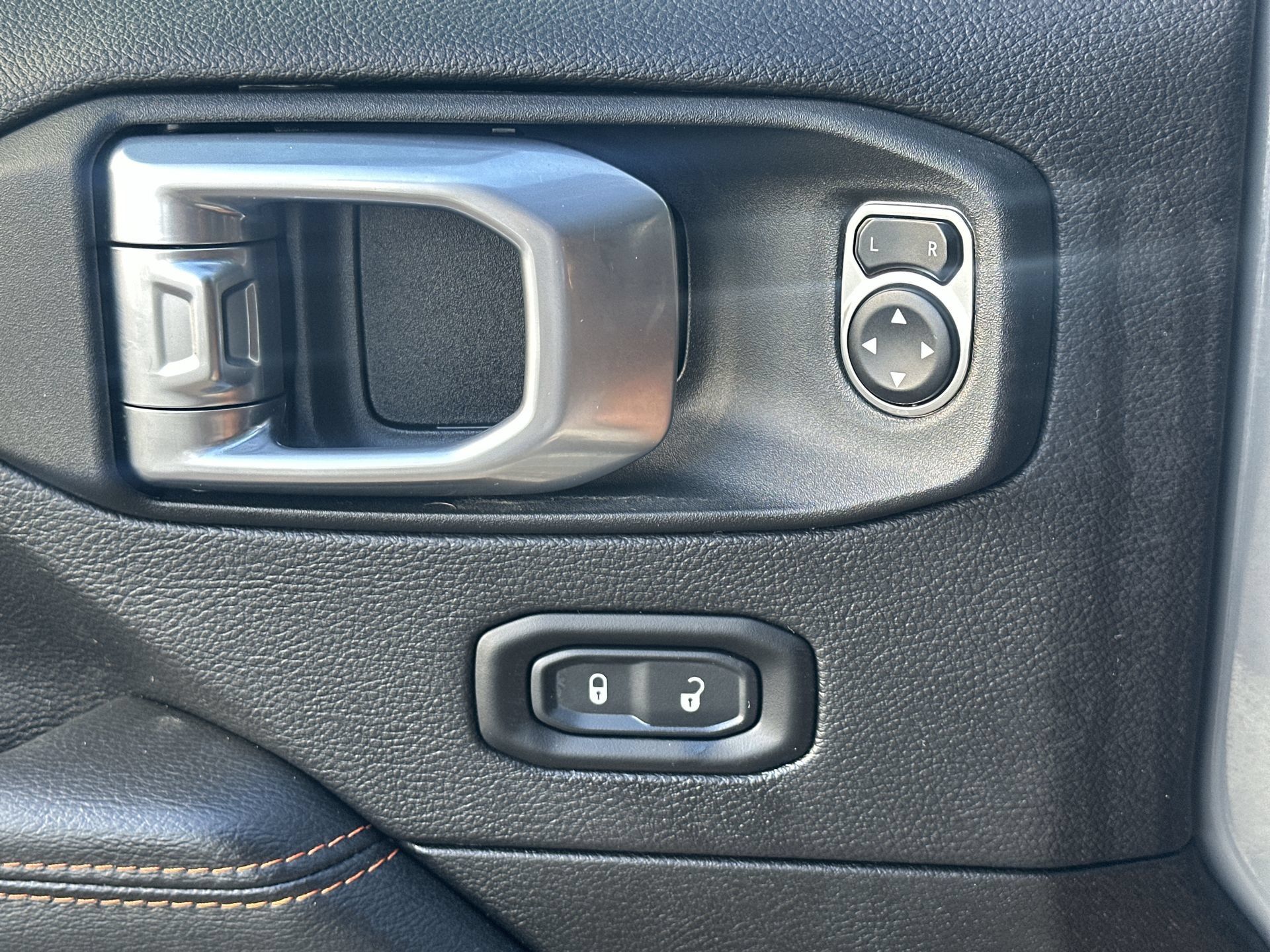 Used 2022 Jeep Gladiator Mojave w/ LED Lighting Group AWD/4WD image 31