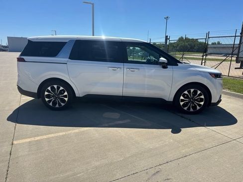 Used 2022 Kia Carnival EX FWD image 3