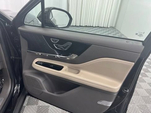 Used 2020 Lincoln Corsair AWD w/ Premium Package image 18