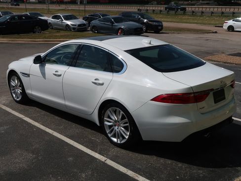 Used 2017 Jaguar XF Prestige image 10