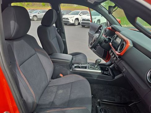 Used 2018 Toyota Tacoma TRD Sport AWD/4WD image 13