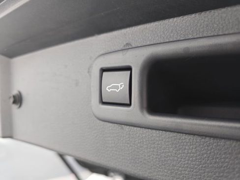 Used 2024 Toyota Highlander LE image 44