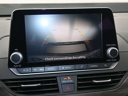 Used 2025 Nissan Altima 2.5 SV FWD image 24