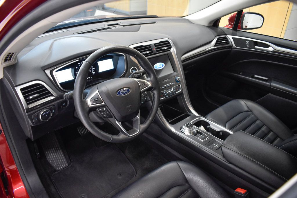 Used 2020 Ford Fusion SEL FWD image 19