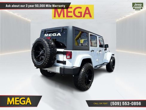Used 2018 Jeep Wrangler Unlimited Sahara AWD/4WD image 6