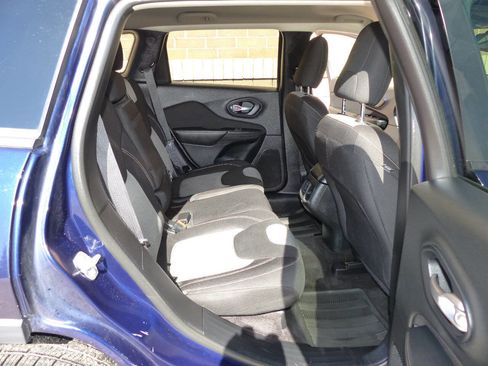 Used 2016 Jeep Cherokee Sport image 30