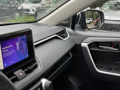 Used 2025 Toyota RAV4 XLE image 29