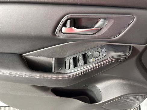 Used 2024 Nissan Rogue SV image 25