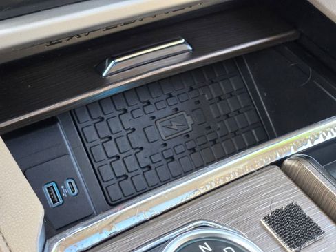 Used 2024 Ford Expedition Limited image 32