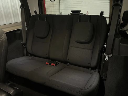 Used 2022 Jeep Wrangler Sport AWD/4WD image 36