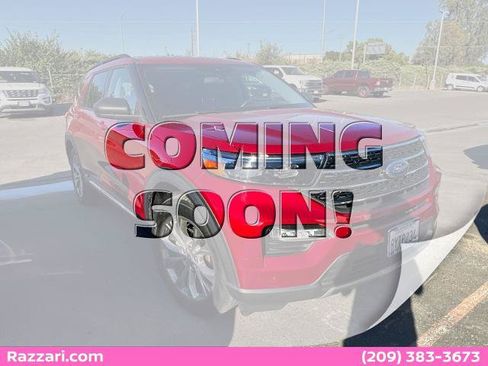 Certified 2021 Ford Explorer XLT w/ Equipment Group 202A RWD image 1