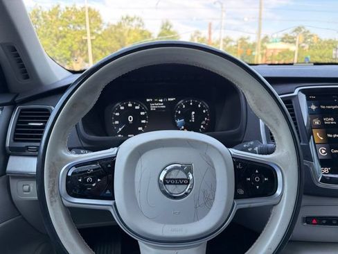 Used 2021 Volvo XC90 T5 Momentum FWD image 11