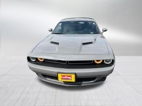 Used 2018 Dodge Challenger SXT RWD image 2