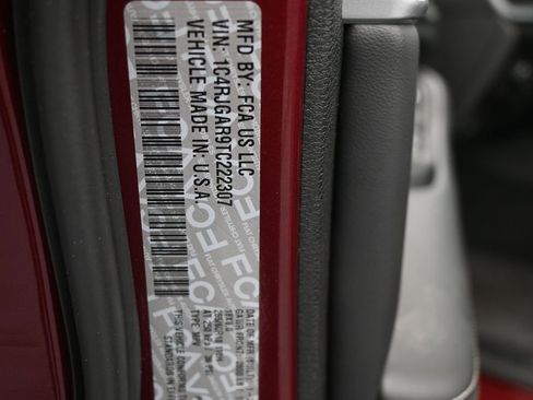 New 2026 Jeep Grand Cherokee Altitude image 20