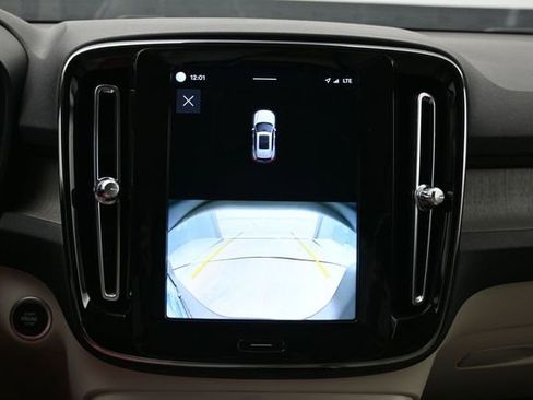 Used 2023 Volvo XC40 B5 Plus w/ Driver Assist Package AWD/4WD image 22