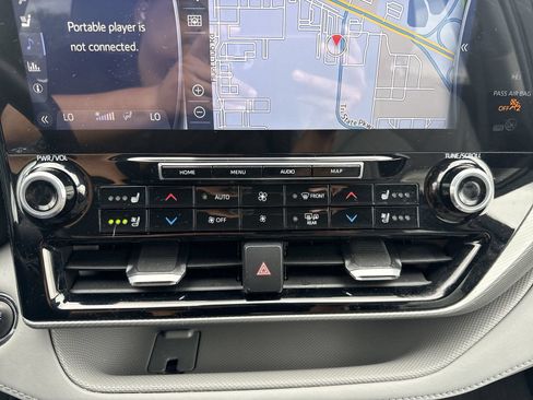 Used 2022 Toyota Highlander Platinum AWD/4WD image 21