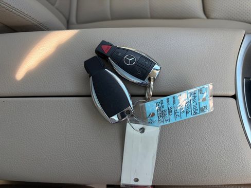 Used 2016 Mercedes-Benz GLC 300 4MATIC image 38