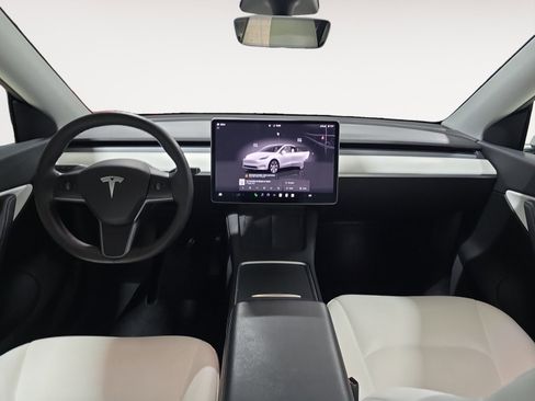 Used 2022 Tesla Model Y Long Range image 5