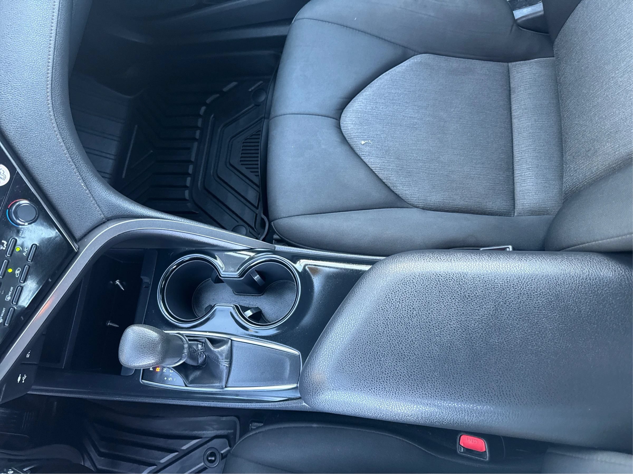 Used 2019 Toyota Camry LE FWD image 20