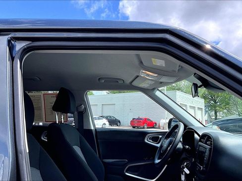Used 2025 Kia Soul LX w/ LX Technology Package FWD image 24