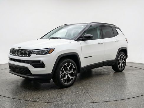 Used 2025 Jeep Compass Limited AWD/4WD image 3