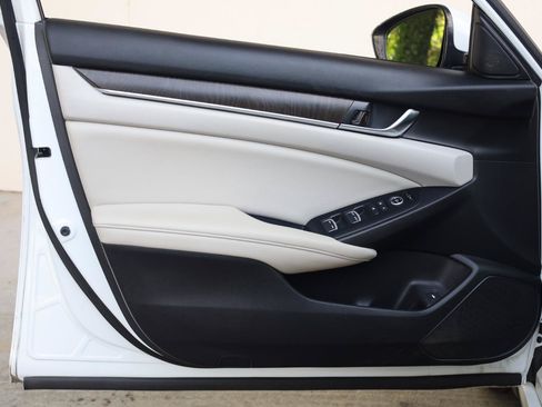 Used 2019 Honda Accord EX image 15