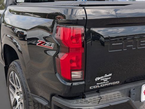 Used 2023 Chevrolet Colorado Z71 w/ Z71 Convenience Package 2 AWD/4WD image 11