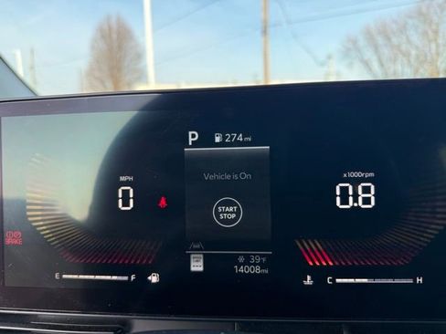 Used 2025 Kia Carnival EX image 12