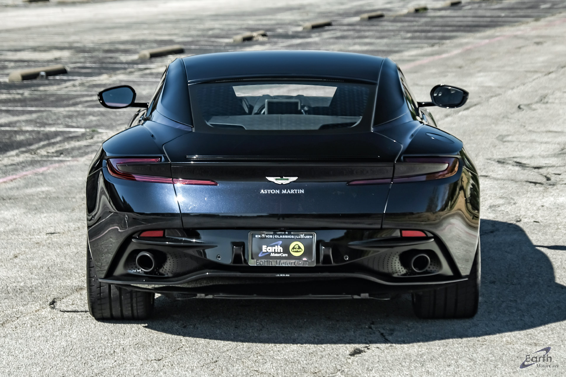 Used 2021 Aston Martin DB11 Coupe RWD image 11