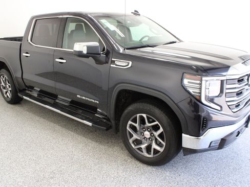 Used 2023 GMC Sierra 1500 SLT AWD/4WD image 4