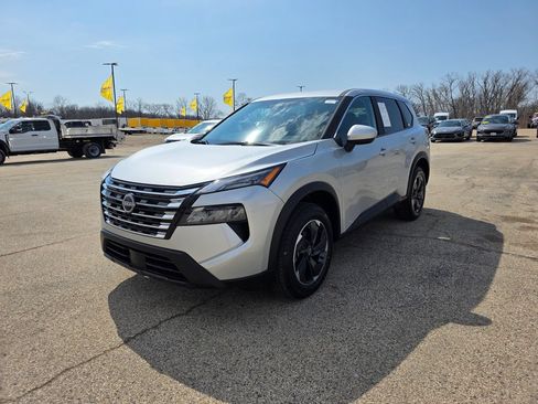 Used 2025 Nissan Rogue SV AWD/4WD image 3
