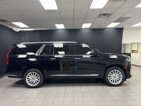 Used 2022 Cadillac Escalade ESV Luxury w/ LPO, Illumination Package AWD/4WD image 2