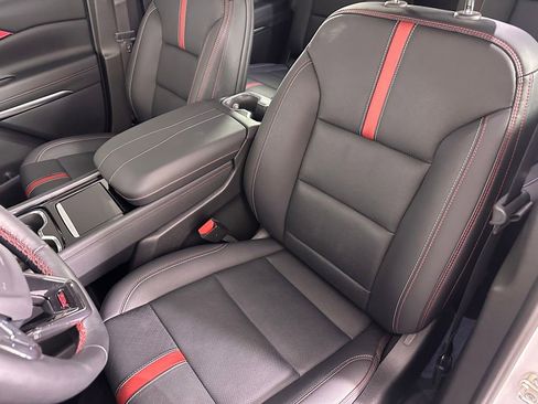 Used 2024 Chevrolet Traverse RS FWD image 26