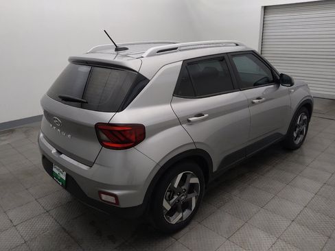 Used 2024 Hyundai Venue SEL FWD image 9