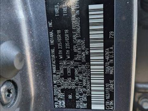 Used 2023 Toyota Highlander LE FWD image 16