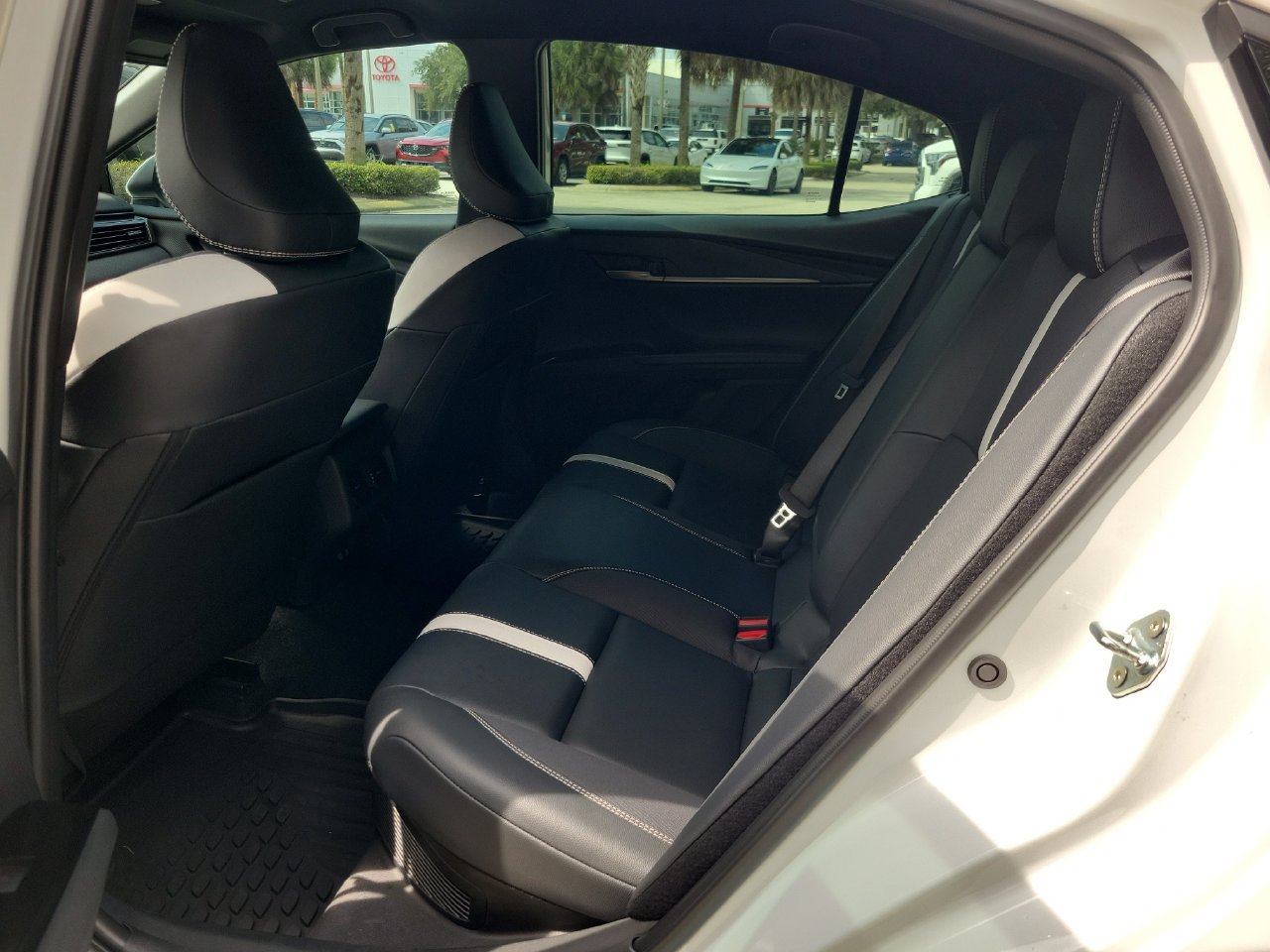 Used 2026 Toyota Camry SE w/ Convenience Package FWD image 11