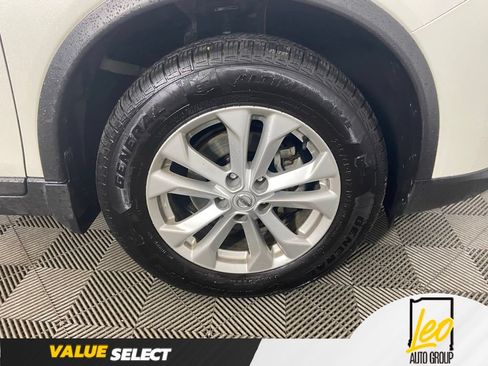 Used 2016 Nissan Rogue SV w/ SV Premium Package AWD/4WD image 24