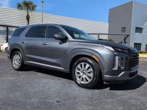 Used 2024 Hyundai Palisade SEL FWD image 2