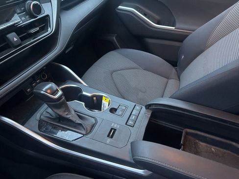 Used 2021 Toyota Highlander LE image 13