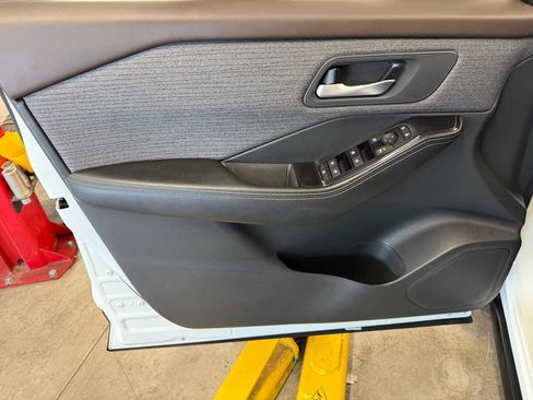 Used 2023 Nissan Rogue SV image 27