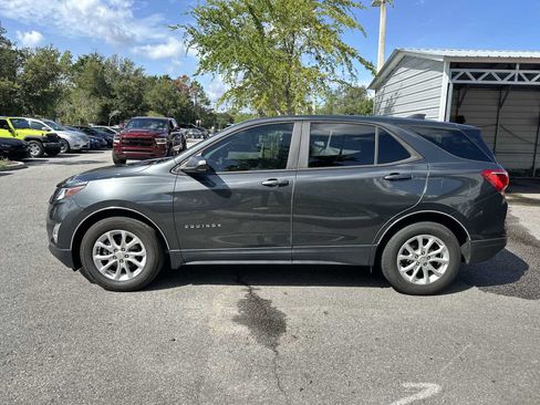 Used 2020 Chevrolet Equinox LS w/ LS Convenience Package FWD image 3