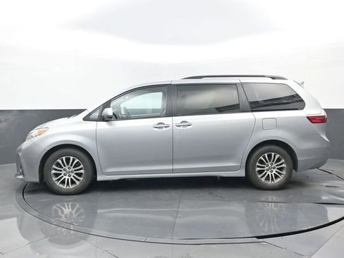 Used 2020 Toyota Sienna XLE image 7