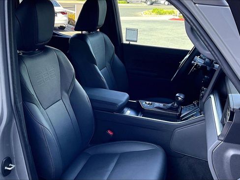 Used 2024 Lexus GX 550 image 7