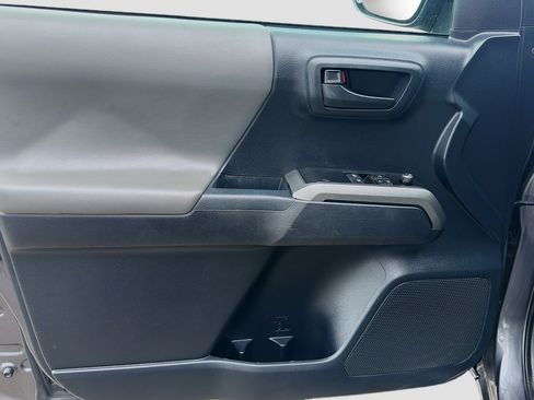 Used 2018 Toyota Tacoma SR5 image 20