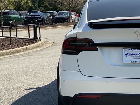 Used 2022 Tesla Model X Plaid image 21